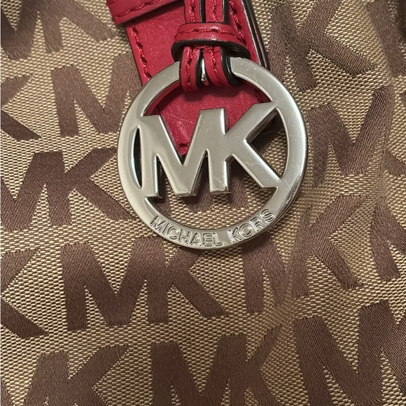 Michael Kors medium size purse - Picture 2 of 10